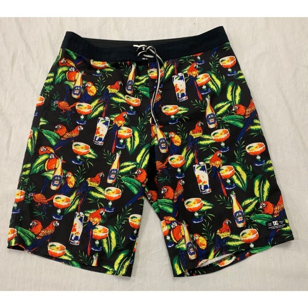 DC MENS SWIM SHORTS SIZE 32